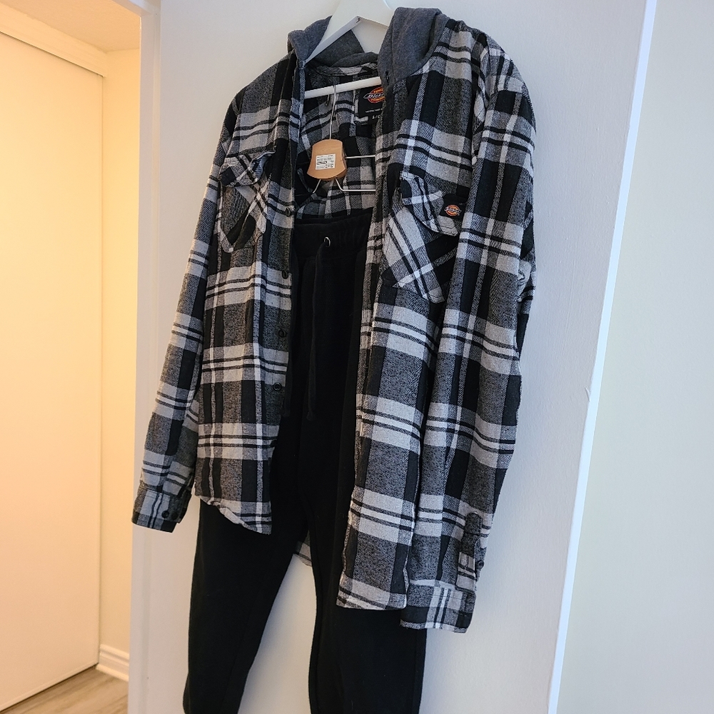 Dickies Hoodie with black textured pants